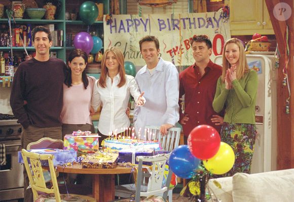 Elenco de Friends ainda recebe cerca de US$ 20 milhões por ano com a série, revelou Lisa Kudrow - e fala teria gerado tensão entre os atores