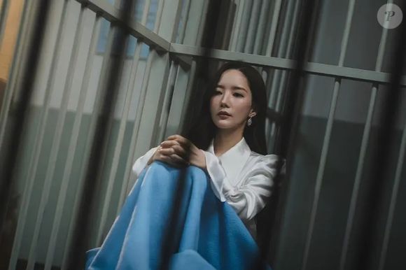 Na trama, Park Min-young interpreta uma mulher envolvida em um escândalo de fraude e precisou perder peso, já que a personagem está em colapso mental
