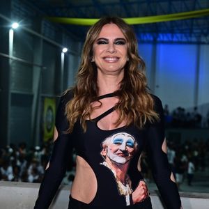 Luciana Gimenez enfrenta um problema na voz e RedeTV! sugeriu que ela fosse substituída no 'Superpop'