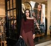 O marrom consolidou-se como uma das principais tendências da moda em 2024, sendo amplamente adotado por estilistas, celebridades e influenciadores