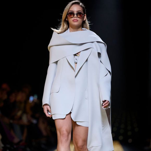 Gabriely Miranda, mulher de Endrick, estreia na Semana de Moda de Madrid