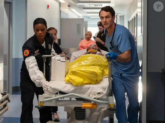 Em clima de tensão e emergência, "Pulso" retrata a rotina médica no Maguire Medical Center, em meio a um furacão em Miami.