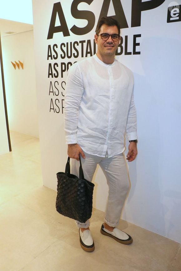 Juliano Cazarré tem 1,80m de altura