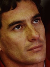 Frase do dia de Ayrton Senna: 'Tudo o que consegui foi através de dedicação, perseverança e muito desejo de atingir meus objetivos, de vitória na vida. Seja quem você for, tenha sempre como meta muita força e muita determinação'