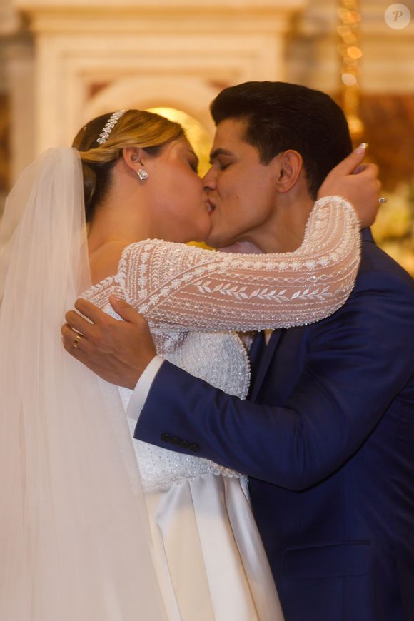 Casamento aconteceu em São Paulo e reuniu famosos na celebração e festa