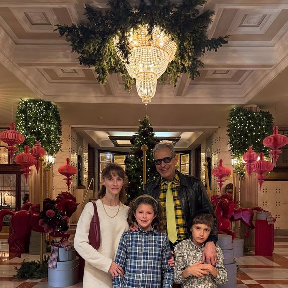 Pai de dois meninos, River, 7, e Charlie, 10, frutos do relacionamento com Emilie Livingston, o artista disse em entrevista para Bruce Bozzi que os filhos terão que “remar seu próprio barco“.