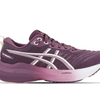 Os novos tênis em tom 'batata doce' da Asics estão conquistando mulheres com mais de 50 anos por unir conforto, amortecimento e um visual sofisticado que vai muito além da academia