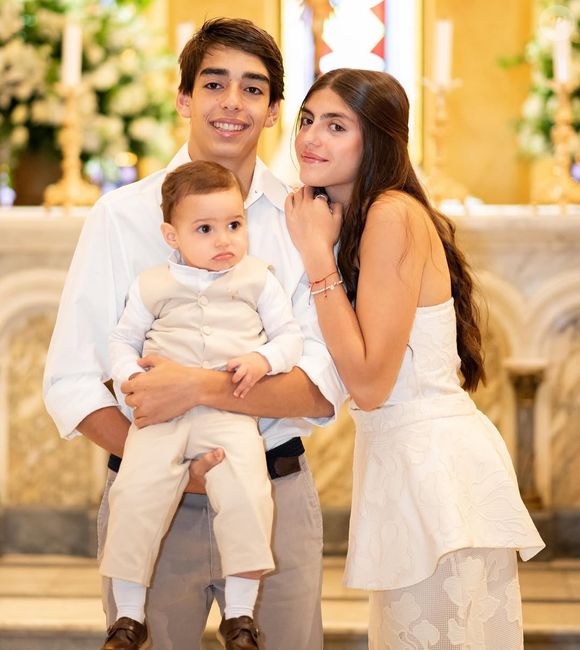 Os escolhidos para apadrinhar Rafael foram Luca e Isabella, filhos de Caroline com o ex-jogador Kaká e irmãos mais velhos do pequeno