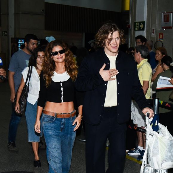Fora da ficção, Isadora Cruz também aposta no retorno do modelo: a atriz foi flagrada em um aerolook  ao lado do medalhista olímpico Lucas Pinheiro Braathen com calça de cintura baixa, mostrando como a peça voltou do passado direto para o street style contemporâneo