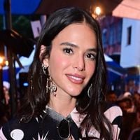 Como é a mansão de Bruna Marquezine em Orlando por dentro? Imóvel tem árvore de Natal temática, decoração elegante, além de quarto minimalista e confortável