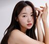 Minha amiga coreana me ensinou: esse óleo natural acaba com cabelos brancos e recupera a cor dos fios sem químicas