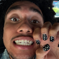 Estou obcecado pelas unhas do jogador da NBA: com 1,91m, 22 anos e atleta do Oklahoma City Thunder, ele tem as 'nail arts' tendência que já quero copiar em 2026
