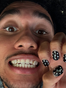Estou obcecado pelas unhas do jogador da NBA: com 1,91m, 22 anos e atleta do Oklahoma City Thunder, ele tem as 'nail arts' tendência que já quero copiar em 2026