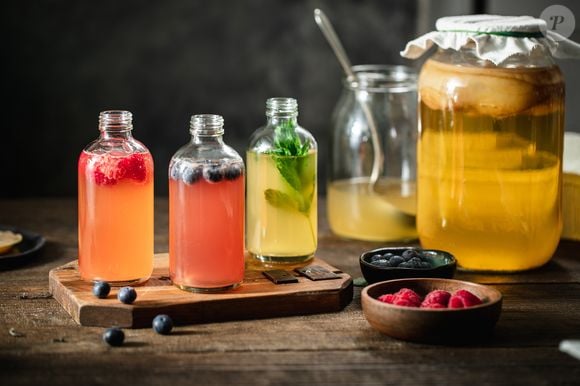 O kombucha também é fonte de antioxidantes, que ajudam a combater os radicais livres e a reduzir o risco de doenças crônicas