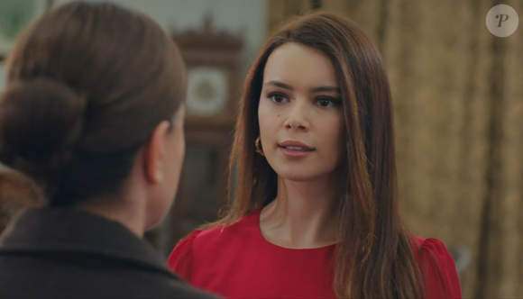 Hatice pergunta sobre o dinheiro que sumiu para a filha Sirin, mas a garota mente sem dó alguma na novela 'Força de Mulher'