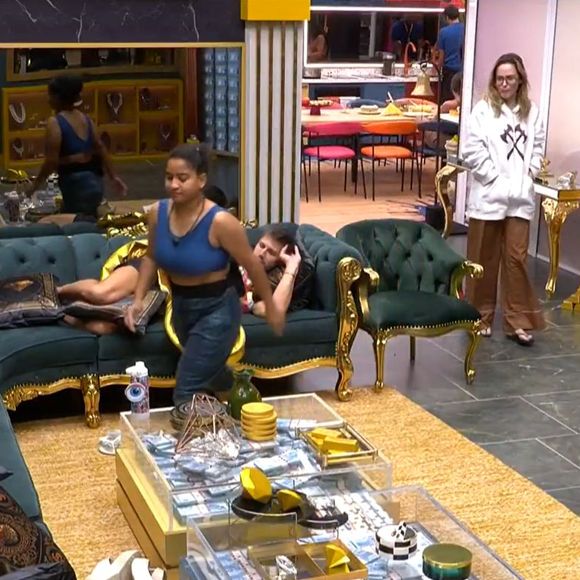 Milena soltou um pum na cara de Jonas