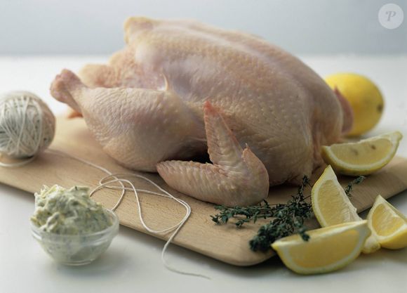 A ingestão de frango cru pode ser prejudicial à saúde.