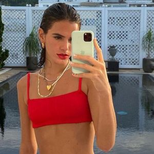 Bruna Marquezine faz sucesso por seu corpo extremamente definido nas redes sociais, mas que também é elogiado pela naturalidade