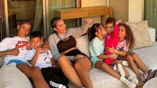 Sem Copa e sem Cristiano Ronaldo: Georgina Rodríguez não economiza e mansão de CR7 é palco de festão de aniversário de 9 anos dos filhos gêmeos do jogador. Veja!