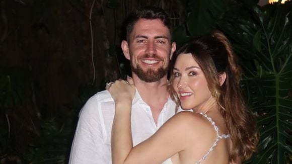 Mansão de dois andares de Jorginho, do Flamengo, é o refúgio ideal para jogador nem pensar na polêmica entre filha e Chappell Roan no Lollapalooza 2026. Descubra!