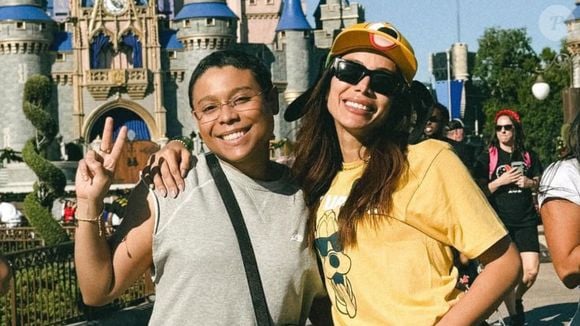 Blogueirinha saiu em defesa de Anitta e afirmou que a cantora está certa ao evitar gastar todo o fôlego antes dos dias mais importantes da campanha eleitoral