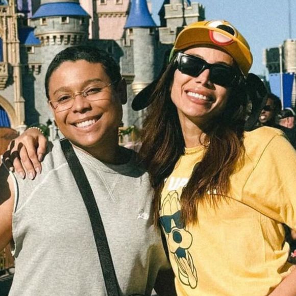 Blogueirinha saiu em defesa de Anitta e afirmou que a cantora está certa ao evitar gastar todo o fôlego antes dos dias mais importantes da campanha eleitoral