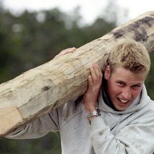 Príncipe William aproveitava um período sabático no Chile antes de ingressar na faculdade. Ele também realizou outras atividades comunitárias, além de trabalhos ambientais