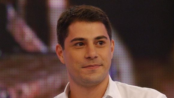 Internauta pede que Evaristo Costa 'não saia do armário' e jornalista dá a MELHOR RESPOSTA sobre sua orientação sexual