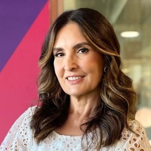 Uma cabeleireira francesa especialista explica como parecer mais jovem a partir dos 60 anos: 'Clarear o cabelo meio tom vai suavizar suas feições'