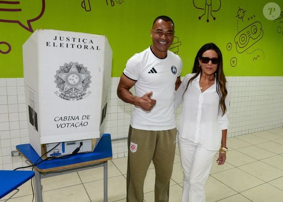Cafu e a esposa também votam no segundo turno em colégio eleitoral